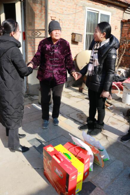 寒冬臘月送溫暖，真情幫扶暖人心 ——德才裝飾走訪慰問(wèn)膠州市困難群眾(圖4)