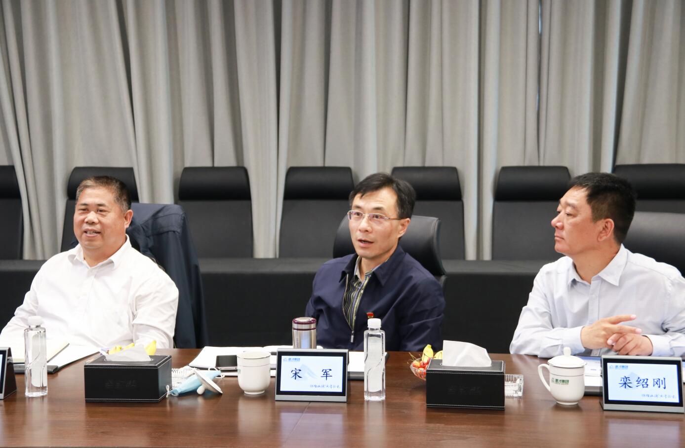 中建聯(lián)合|嶗山區(qū)人大副主任、區(qū)總工會主席宋軍一行蒞臨中建聯(lián)合調(diào)研考察(圖2)