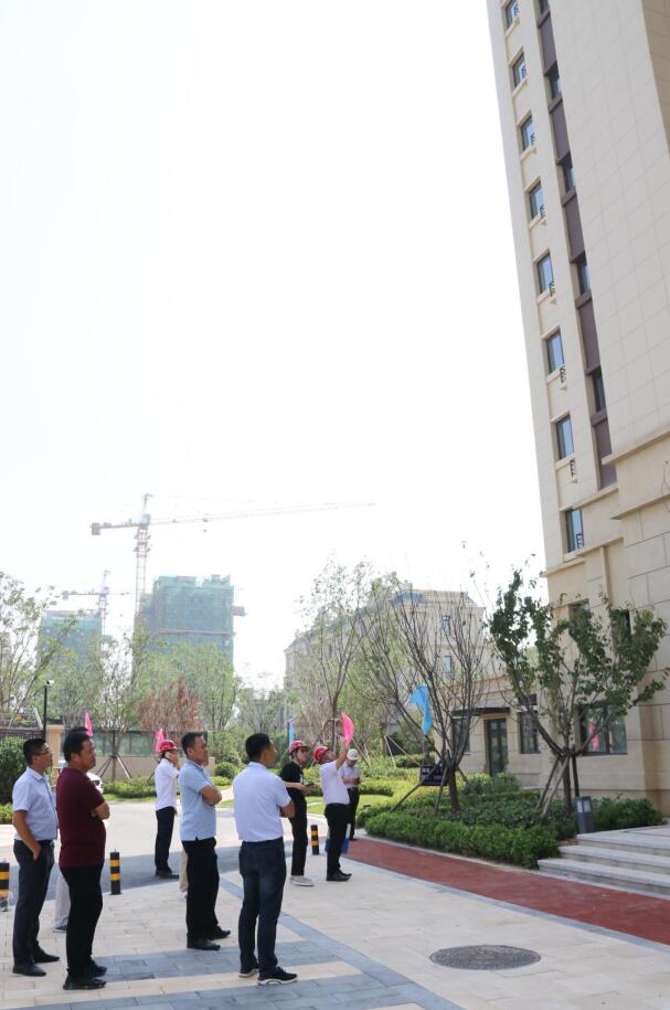 中建聯(lián)合|住宅工程竣前質(zhì)量觀摩會(huì)暨“兩大行動(dòng)”推進(jìn)會(huì)在海爾珺璽項(xiàng)目順利舉行(圖4)