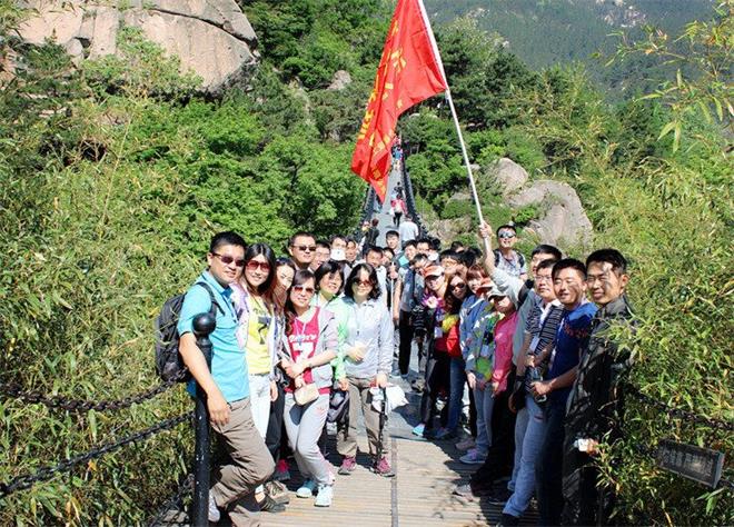 “樹五四旗幟，展青年風(fēng)采”登山活動(dòng)(圖3)