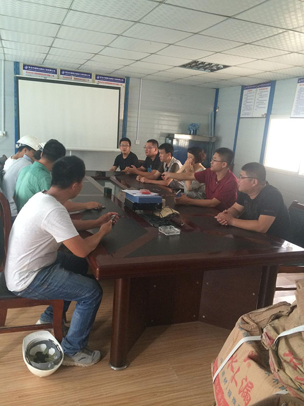 公司開展送清涼活動(圖1) 公司開展送清涼活動(圖1)