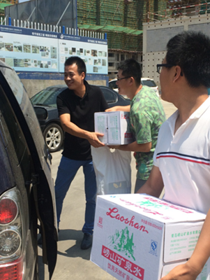 炎炎夏日送清涼，慰問一線勞動者(圖4)