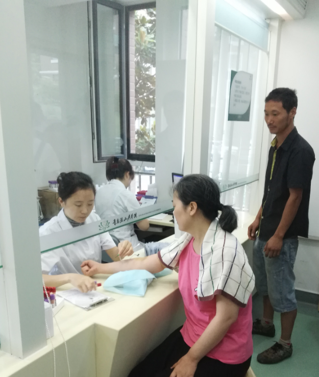 以人為本 關(guān)愛一線——中建聯(lián)合組織一線員工健康體檢(圖3)