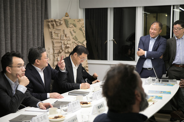 青島市長(zhǎng)孟凡利對(duì)德才集團(tuán)英國(guó)DC-HD設(shè)計(jì)院走訪調(diào)研(圖2)