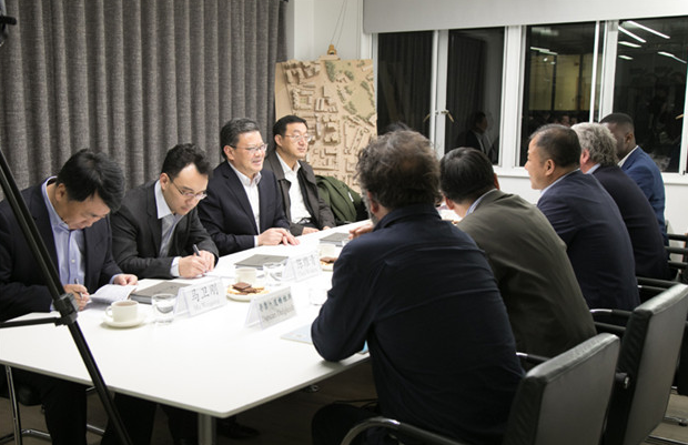 青島市長(zhǎng)孟凡利對(duì)德才集團(tuán)英國(guó)DC-HD設(shè)計(jì)院走訪調(diào)研(圖3)