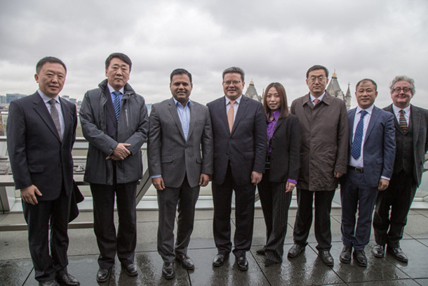 青島市長(zhǎng)孟凡利對(duì)德才集團(tuán)英國(guó)DC-HD設(shè)計(jì)院走訪調(diào)研(圖6)