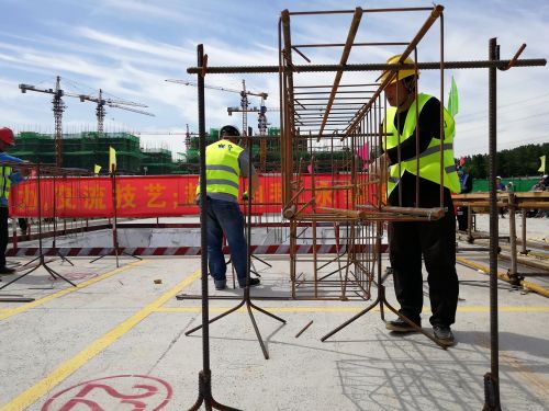 城陽區(qū)舉辦建筑業(yè)職業(yè)技能大賽 比學(xué)趕幫超展工匠精神(圖4)