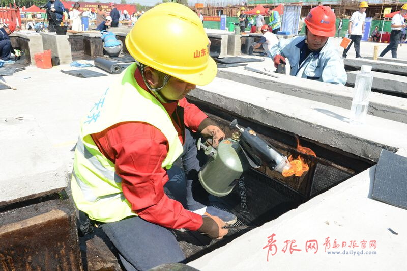 比速度拼質量！青島農(nóng)民工建筑技能大比拼(圖2)