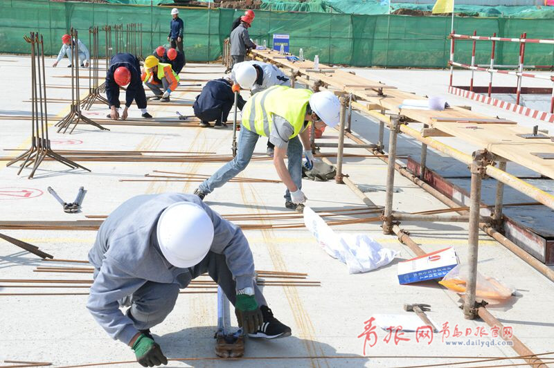 比速度拼質量！青島農(nóng)民工建筑技能大比拼(圖3)