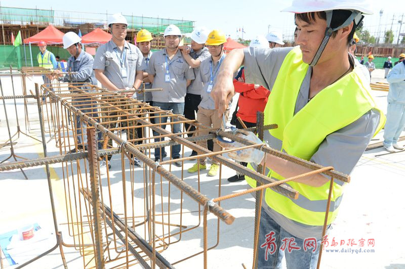 比速度拼質量！青島農(nóng)民工建筑技能大比拼(圖4)