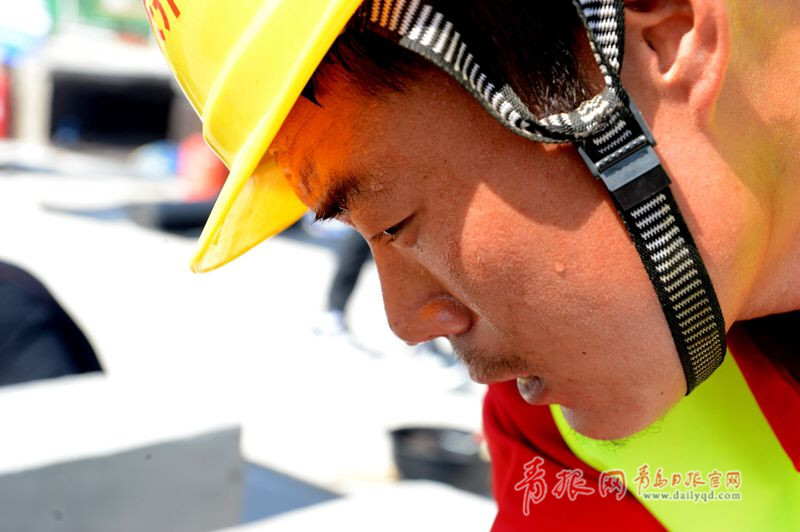 比速度拼質量！青島農(nóng)民工建筑技能大比拼(圖6)