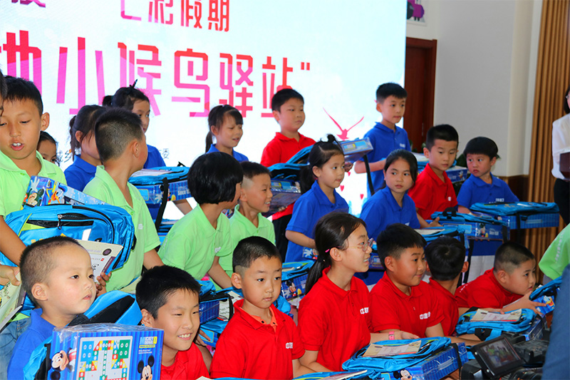 中建聯(lián)合承辦“牽手關愛，七彩假期”工地小候鳥驛站(圖2)