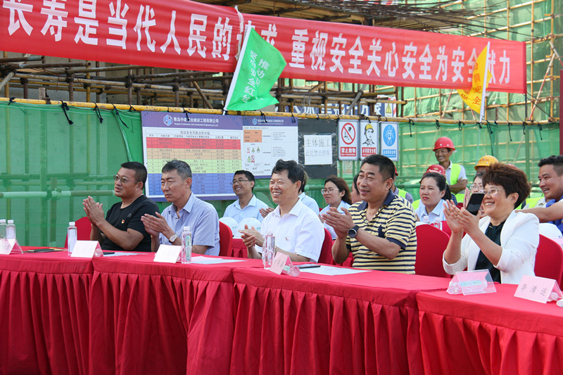 市總工會(huì)“勞動(dòng)者之歌?共同的家園”慰問(wèn)演出走進(jìn)中建聯(lián)合(圖1)