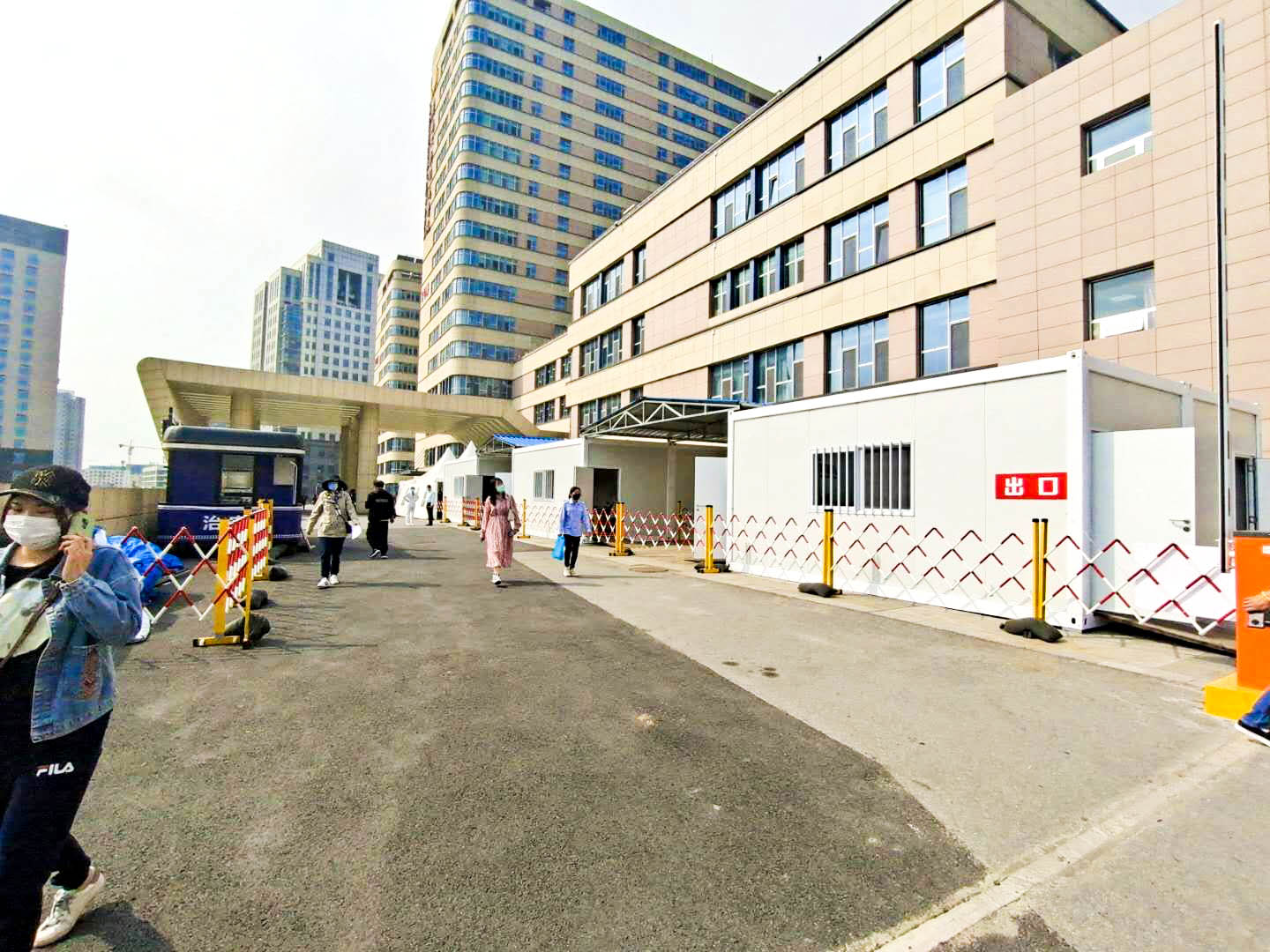 中建聯(lián)合|圓滿完成青醫(yī)附院東院區(qū)新冠病毒核酸采樣區(qū)建設(shè)任務(wù)(圖1)