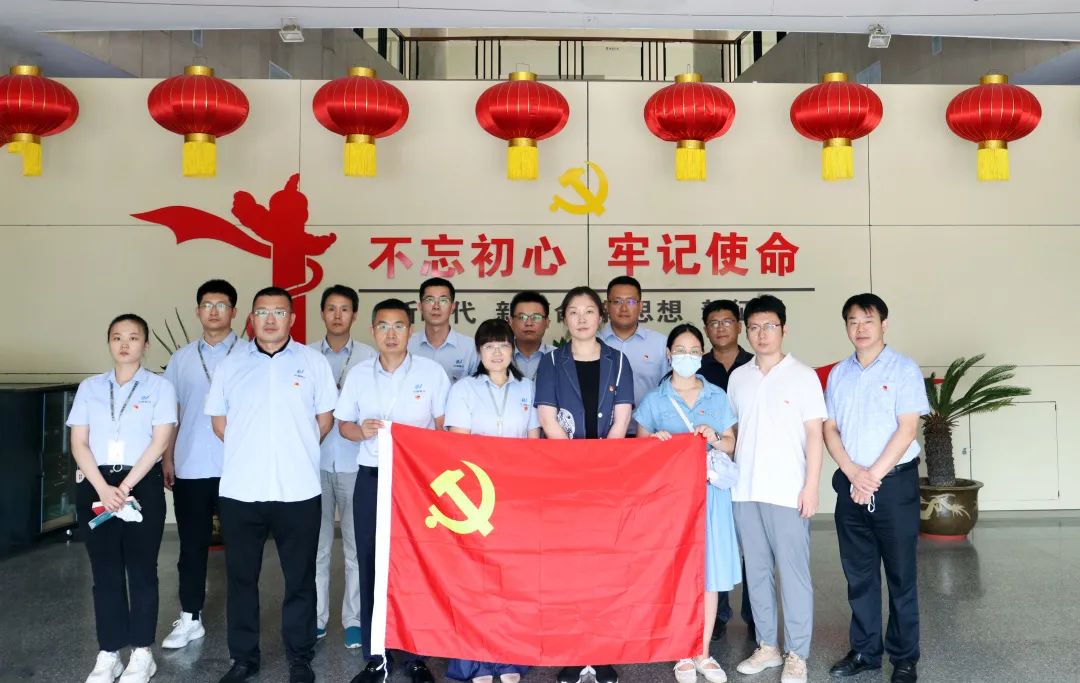 銘記黨史，砥礪前行|支部共建走進青島市博物館(圖1)