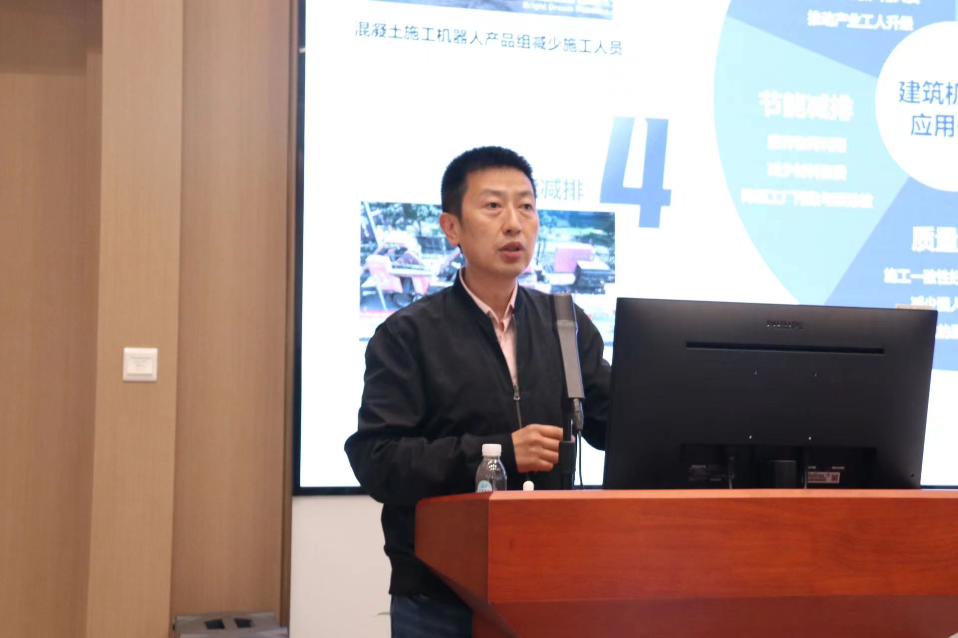 德才集團(tuán)開展2023年度智能建造標(biāo)桿項(xiàng)目培訓(xùn)講座，中建聯(lián)合董事長袁永林參加座談(圖2)