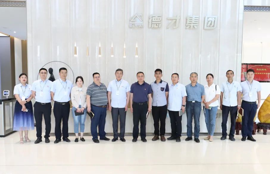 市建管中心一行蒞臨中建聯(lián)合考察并召開“先鋒住建·支部圓桌會(huì)”(圖1)