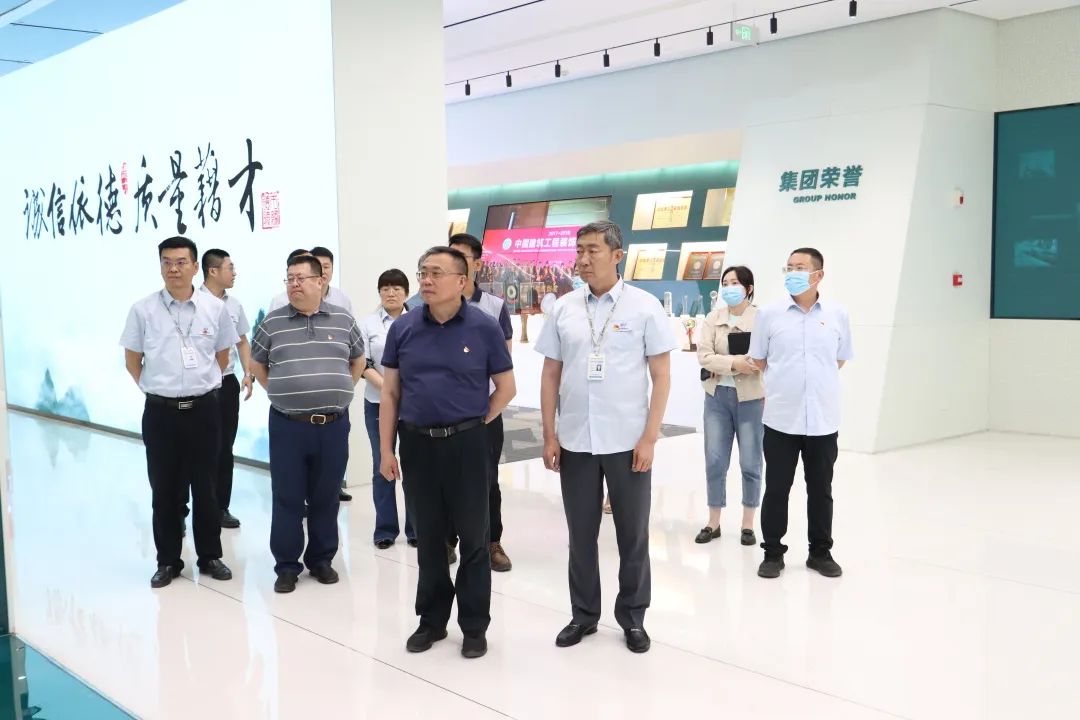 市建管中心一行蒞臨中建聯(lián)合考察并召開“先鋒住建·支部圓桌會(huì)”(圖2)