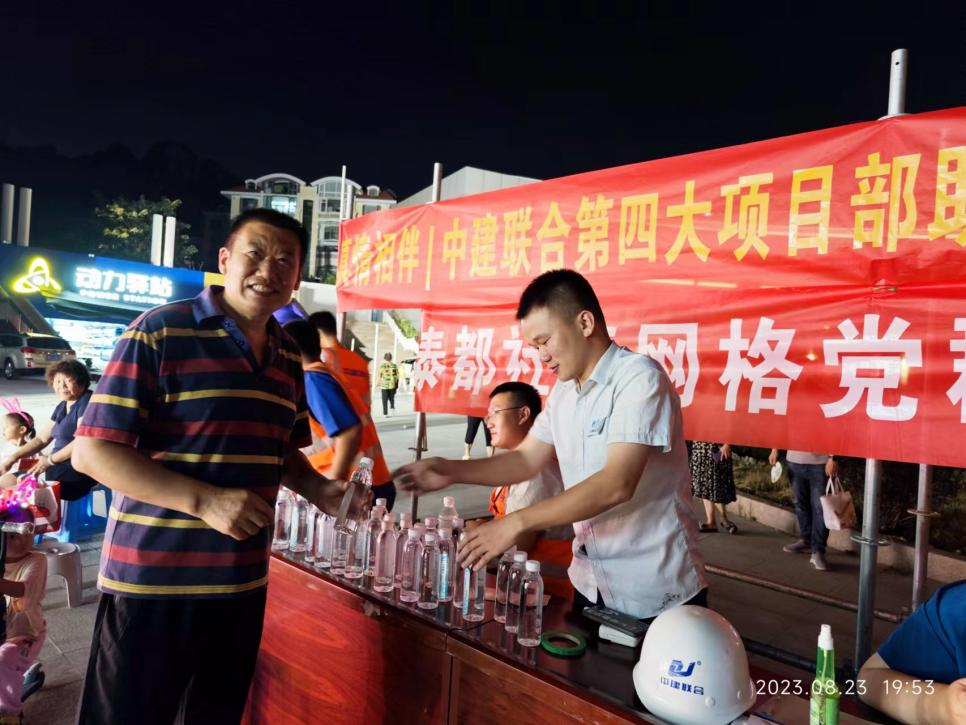 小區(qū)改造煥然一新，納涼晚會(huì)精彩上演(圖1)