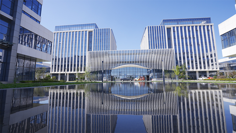 青島空港綜合保稅區(qū)服務(wù)中心(圖1)