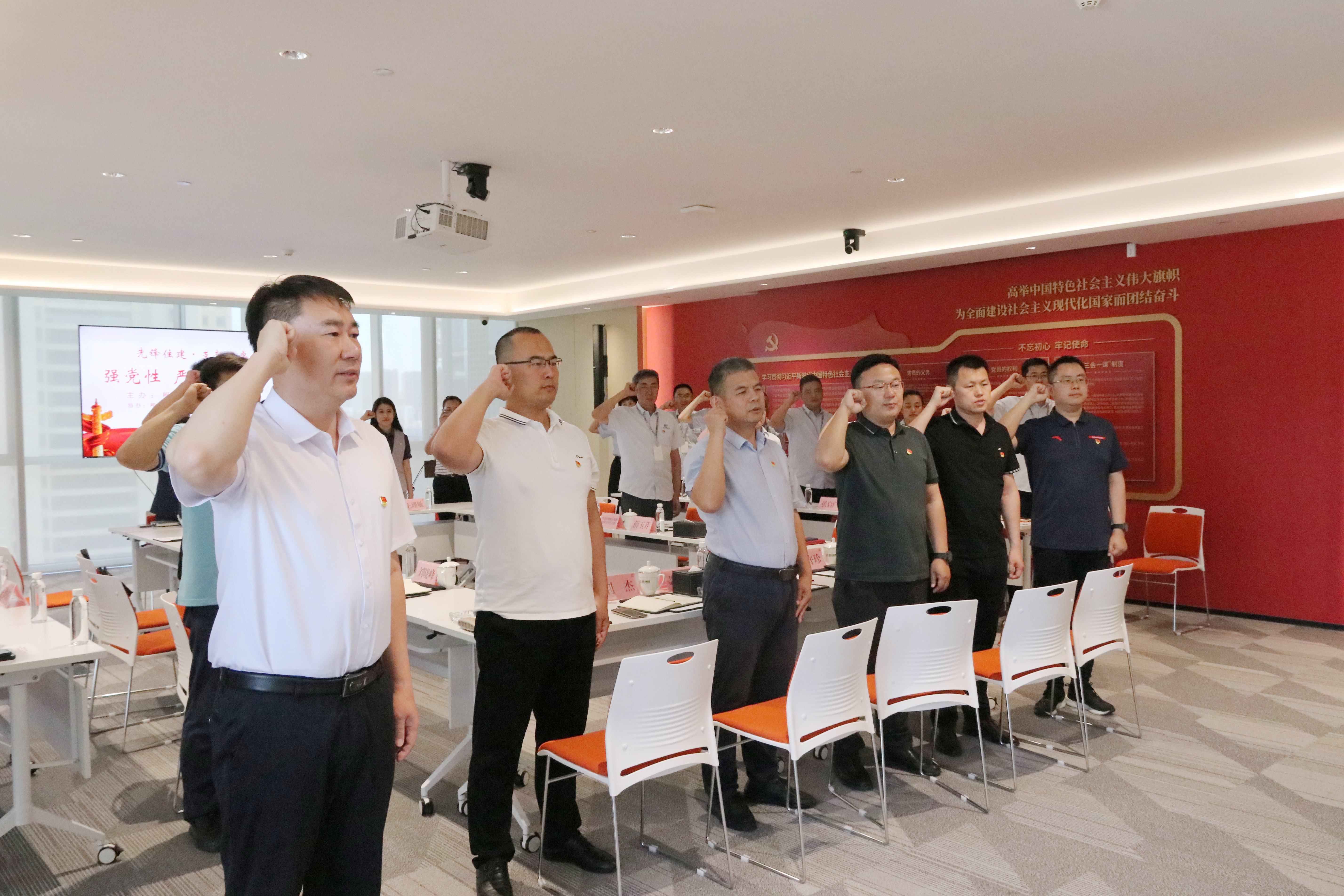 嶗山區(qū)建筑行業(yè)黨委“強(qiáng)黨性、嚴(yán)紀(jì)律、迎七一”先鋒住建·支部圓桌會(huì)在中建聯(lián)合順利召開(圖2)